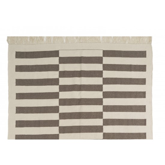 Custom Hand-Woven Turkish Kilim Rug Made of Wool Custom Hand-Woven Turkish Kilim Rug Made of Wool