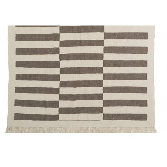 Custom Hand-Woven Turkish Kilim Rug Made of Wool Custom Hand-Woven Turkish Kilim Rug Made of Wool