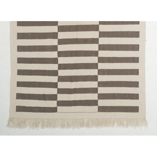 Hand-woven Turkish Kilim Rug, 100% Natural Undyed Wool, Custom Options Available Hand-woven Turkish Kilim Rug, 100% Natural Undyed Wool, Custom Options Available