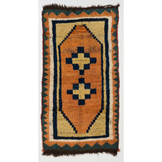 Antique Gabbeh Rug with Geometric Medallion Design. Made of Wool.