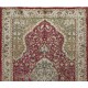 Vintage Oriental Rug in Red and Green. Handknotted Wool Carpet. Floor covering.