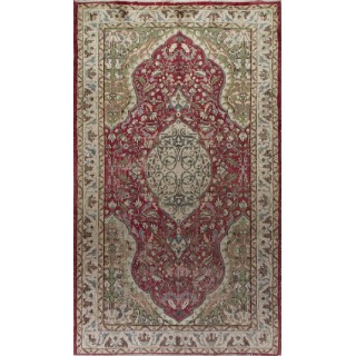 Vintage Oriental Rug in Red and Green. Handknotted Wool Carpet. Floor covering.