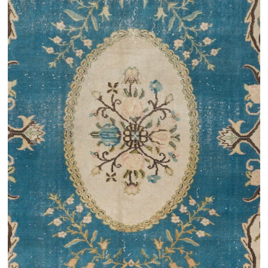 Hand-Knotted Area Rug. Vintage European Design Carpet