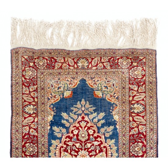 100% Silk Vintage Kayseri Rug 100% Silk Vintage Kayseri Rug