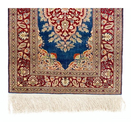 100% Silk Vintage Kayseri Rug 100% Silk Vintage Kayseri Rug