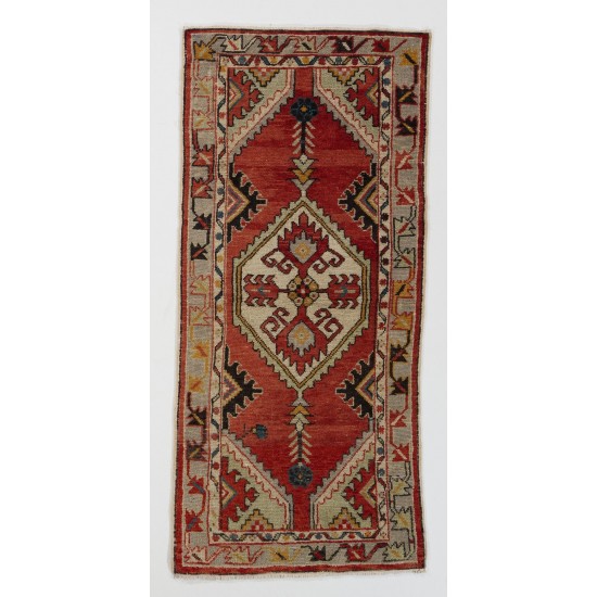 1960's Hand Made Oriental Accent Rug, Vintage All Wool Tribal Carpet 1960's Hand Made Oriental Accent Rug, Vintage All Wool Tribal Carpet