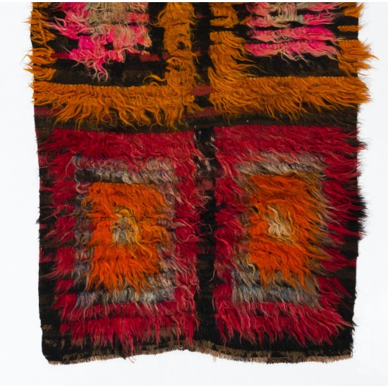 Contemporary Art - Nomadic Mid-century "Tulu" Rug