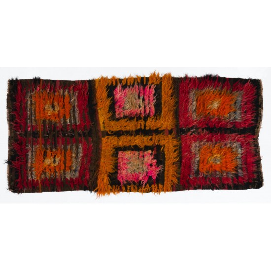 Contemporary Art - Nomadic Mid-century "Tulu" Rug