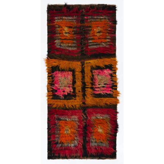 Contemporary Art - Nomadic Mid-century "Tulu" Rug