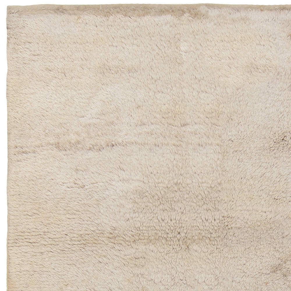 Minimalist Vintage Turkish Tulu Rug Made of Natural Undyed Ivory Wool Minimalist Vintage Turkish Tulu Rug Made of Natural Undyed Ivory Wool