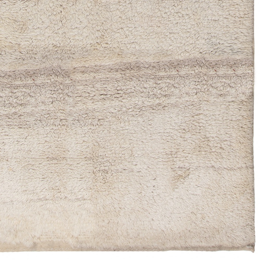 Minimalist Vintage Turkish Tulu Rug Made of Natural Undyed Ivory Wool Minimalist Vintage Turkish Tulu Rug Made of Natural Undyed Ivory Wool