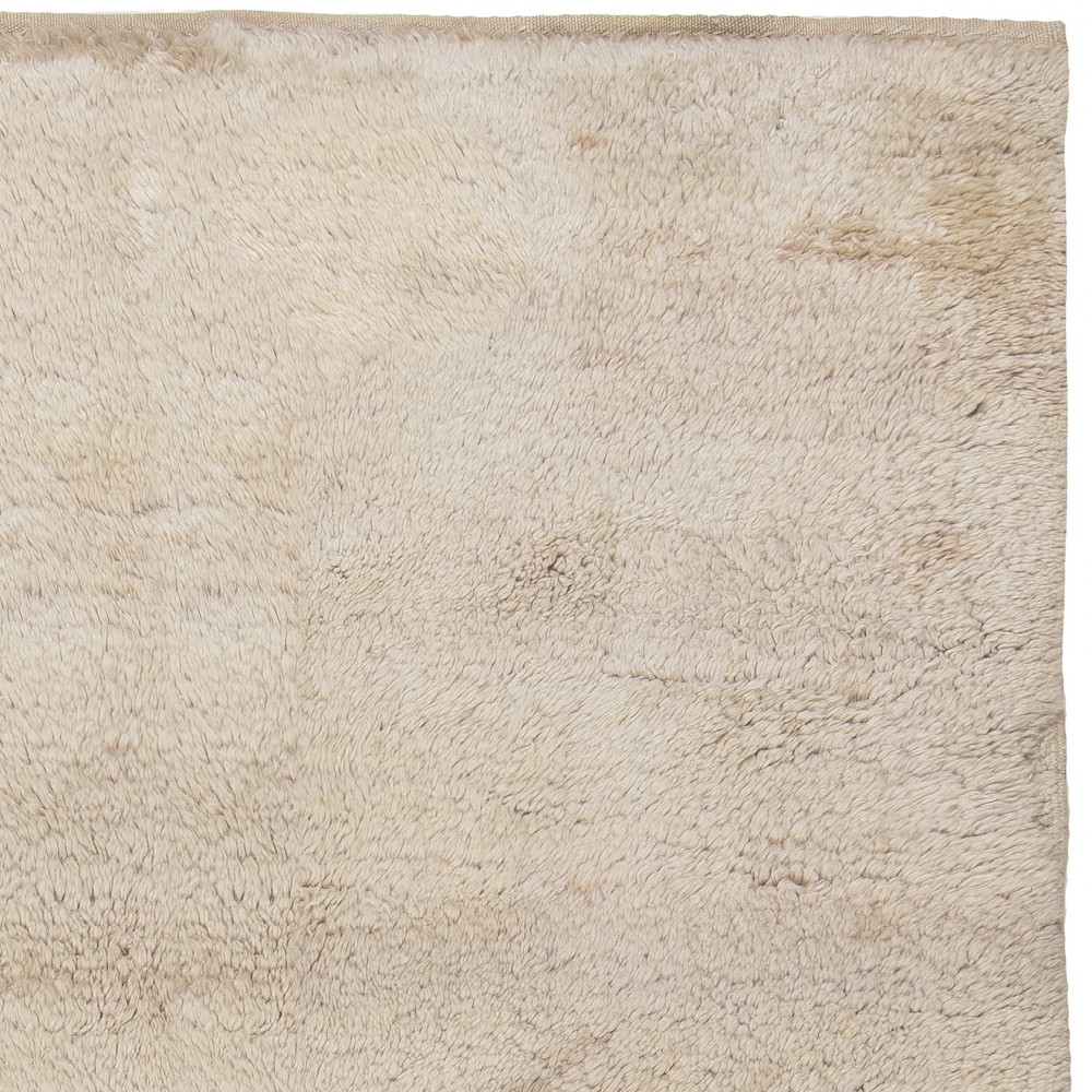 Minimalist Vintage Turkish Tulu Rug Made of Natural Undyed Ivory Wool Minimalist Vintage Turkish Tulu Rug Made of Natural Undyed Ivory Wool