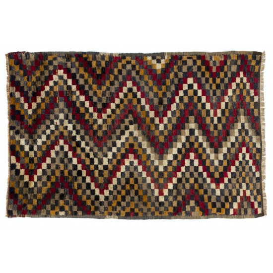 Checkered Zig Zag Design Tulu Rug