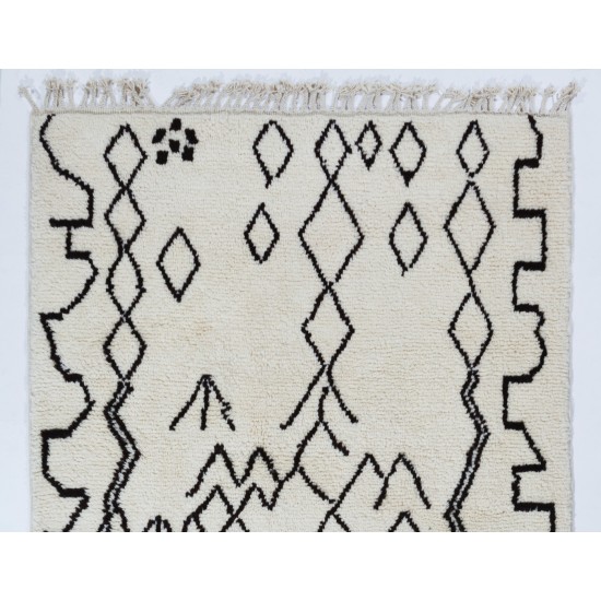 New Moroccan Rug Made of %100 Natural Undyed Wool. CUSTOM OPTIONS Available New Moroccan Rug Made of %100 Natural Undyed Wool. CUSTOM OPTIONS Available