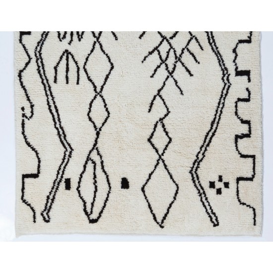 New Moroccan Rug Made of %100 Natural Undyed Wool. CUSTOM OPTIONS Available New Moroccan Rug Made of %100 Natural Undyed Wool. CUSTOM OPTIONS Available