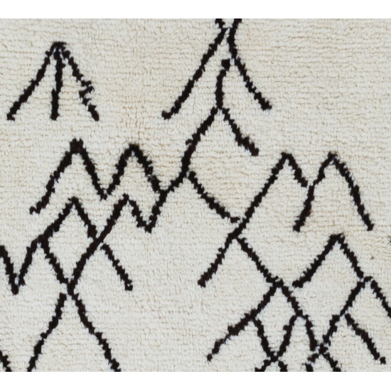 New Moroccan Rug Made of %100 Natural Undyed Wool. CUSTOM OPTIONS Available New Moroccan Rug Made of %100 Natural Undyed Wool. CUSTOM OPTIONS Available