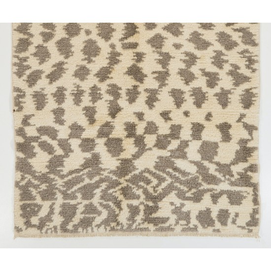 Modern Moroccan Berber Rug, 100% Soft Natural Un-Dyed Wool, Cream Hand-Knotted Shaggy Carpet. Custom Options Available