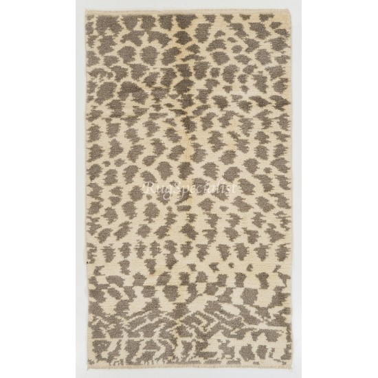 Modern Moroccan Berber Rug, 100% Soft Natural Un-Dyed Wool, Cream Hand-Knotted Shaggy Carpet. Custom Options Available