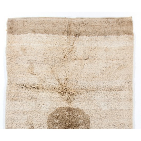 Mid-Century "Tulu" Rug with Minimalist Design Mid-Century "Tulu" Rug with Minimalist Design