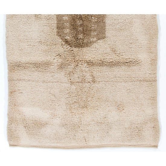 Mid-Century "Tulu" Rug with Minimalist Design Mid-Century "Tulu" Rug with Minimalist Design