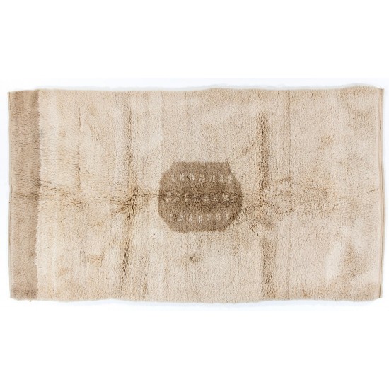 Mid-Century "Tulu" Rug with Minimalist Design Mid-Century "Tulu" Rug with Minimalist Design