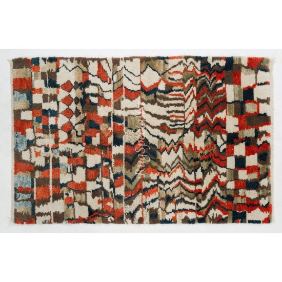 Contemporary Wool Rug with Soft Thick Pile and Abstract Design