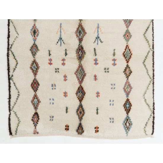 Contemporary Moroccan Wool Rug with Diamond Pattern Contemporary Moroccan Wool Rug with Diamond Pattern