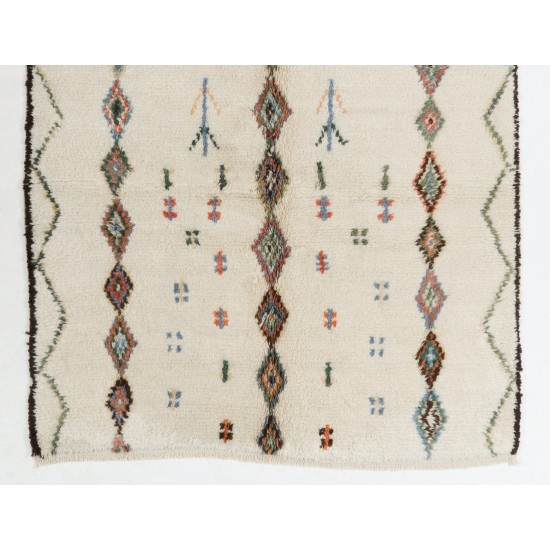 Contemporary Moroccan Wool Rug with Diamond Pattern