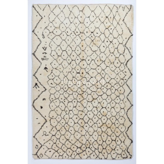 Contemporary Moroccan Rug Made of Natural Undyed Wool Contemporary Moroccan Rug Made of Natural Undyed Wool