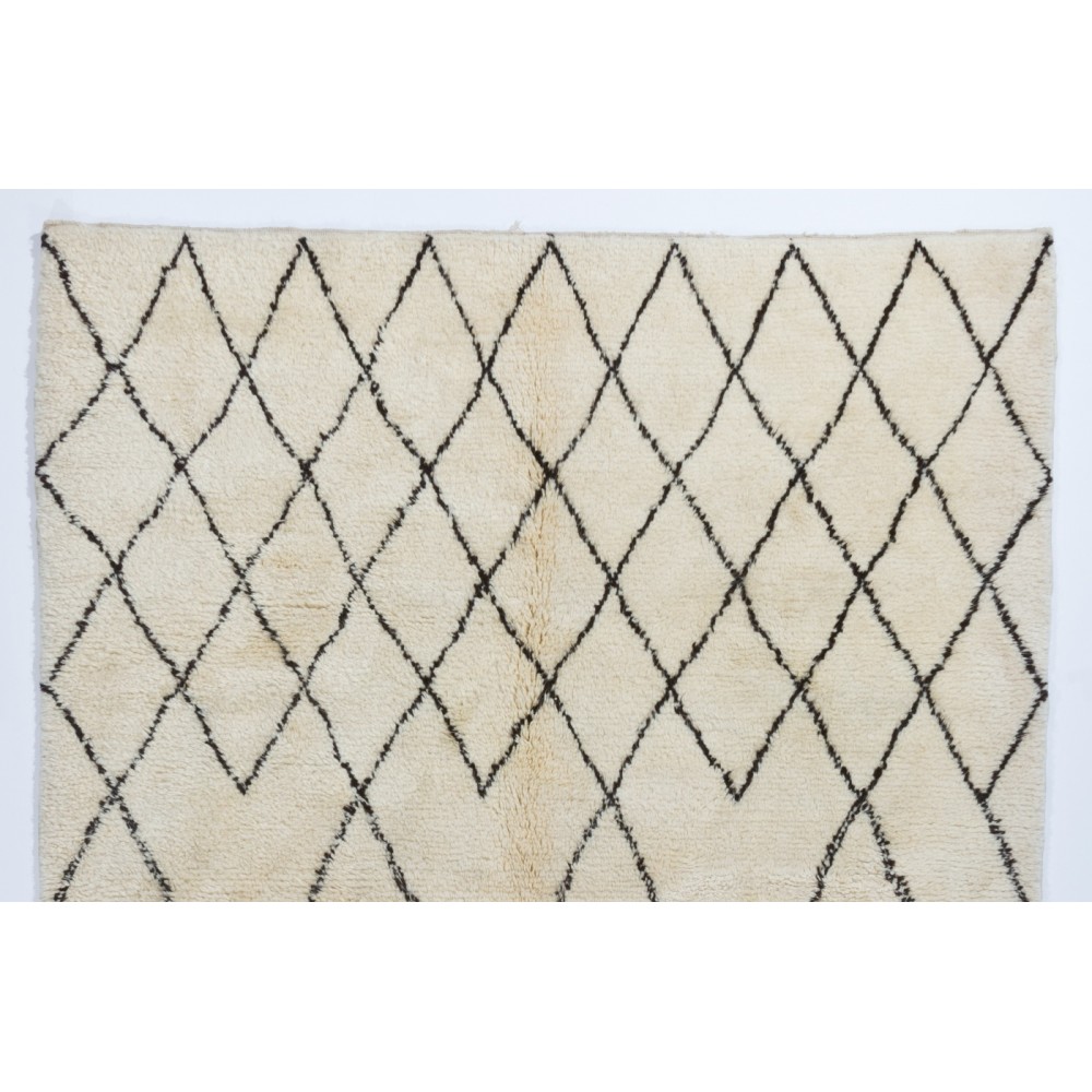 Contemporary Moroccan Rug Made of Natural Wool, Diamond Design Tulu Carpet
