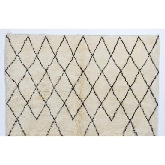 Contemporary Moroccan Rug Made of Natural Wool, Diamond Design Tulu Carpet