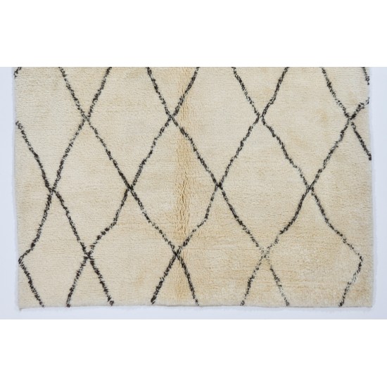 Contemporary Moroccan Rug Made of Natural Wool, Diamond Design Tulu Carpet Contemporary Moroccan Rug Made of Natural Wool, Diamond Design Tulu Carpet