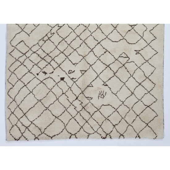 Contemporary Moroccan Rug made of Natural Undyed Wool