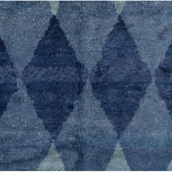 Contemporary Wool Rug with Interlocking Blue Diamonds Contemporary Wool Rug with Interlocking Blue Diamonds