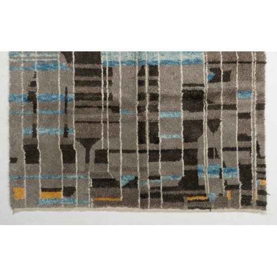 Contemporary Wool Rug with Soft Thick Pile and Abstract Design