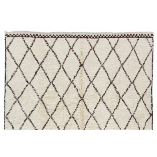 Contemporary Moroccan Rug Made of Natural Undyed Wool Contemporary Moroccan Rug Made of Natural Undyed Wool