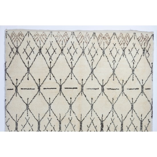 Contemporary Moroccan Design Rug, Beni Ourain Carpet, 100% Wool