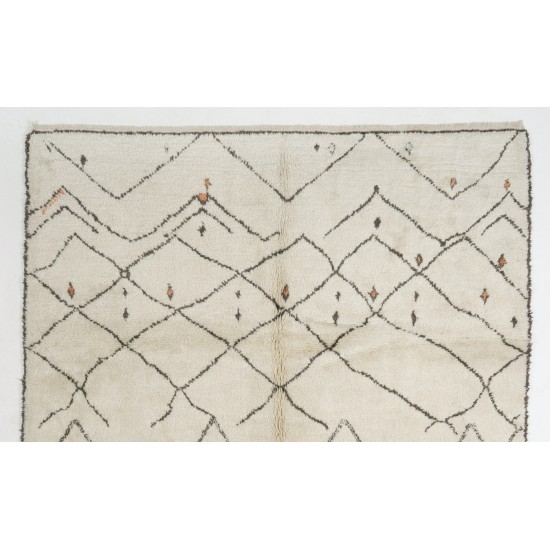 New Boho Chic Moroccan Hand-Knotted Rug Made Of Natural Wool for Contemporary Interiors. Custom Colors & Sizes Available