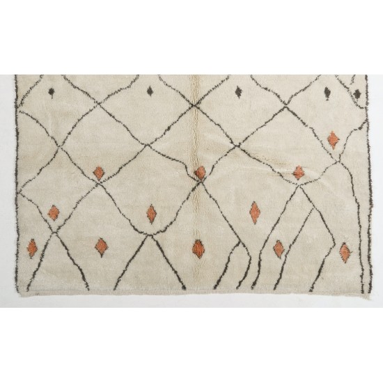 Contemporary Moroccan Rug Made of Natural Undyed Wool Contemporary Moroccan Rug Made of Natural Undyed Wool