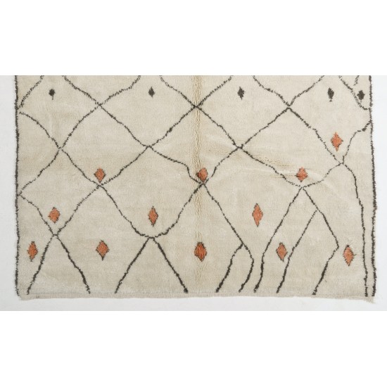 New Boho Chic Moroccan Hand-Knotted Rug Made Of Natural Wool for Contemporary Interiors. Custom Colors & Sizes Available