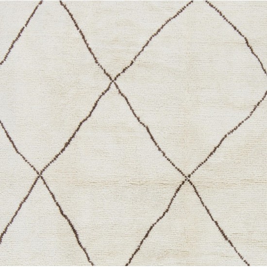Boho Chic Moroccan Rug Made of Natural Undyed Wool Boho Chic Moroccan Rug Made of Natural Undyed Wool