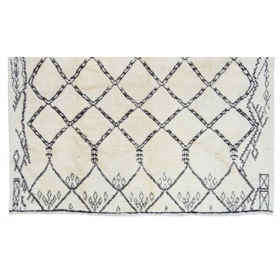 Contemporary Moroccan Rug, 100% Natural Undyed Wool Contemporary Moroccan Rug, 100% Natural Undyed Wool