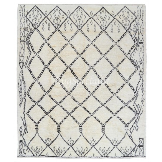 Contemporary Moroccan Rug, 100% Natural Undyed Wool Contemporary Moroccan Rug, 100% Natural Undyed Wool