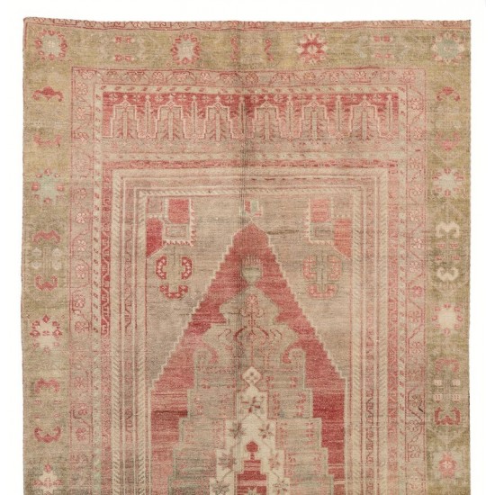 Vintage Turkish Oushak Rug in Soft Colors. 100% Wool Oriental Carpet