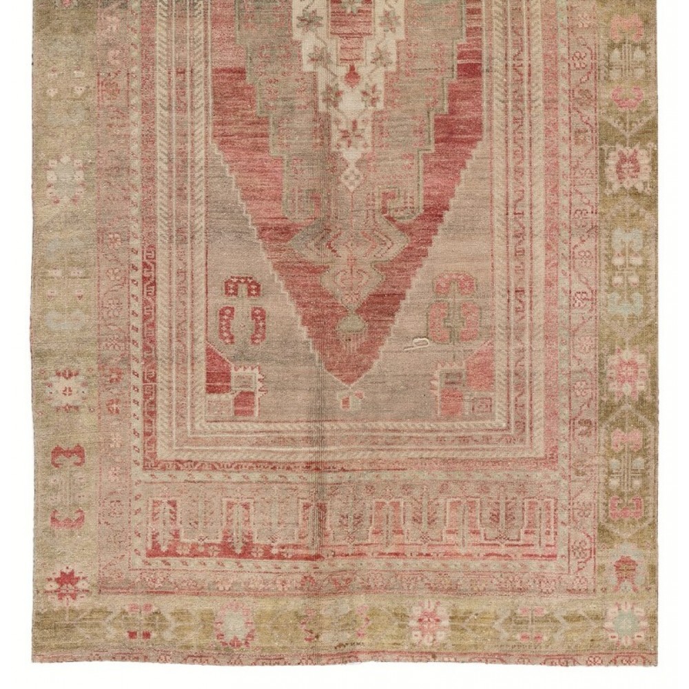 Vintage Turkish Oushak Rug in Soft Colors. 100% Wool Oriental Carpet