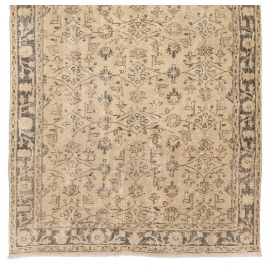 Hand-Knotted Vintage Turkish Rug in Neutral Colors. Very Good Condition