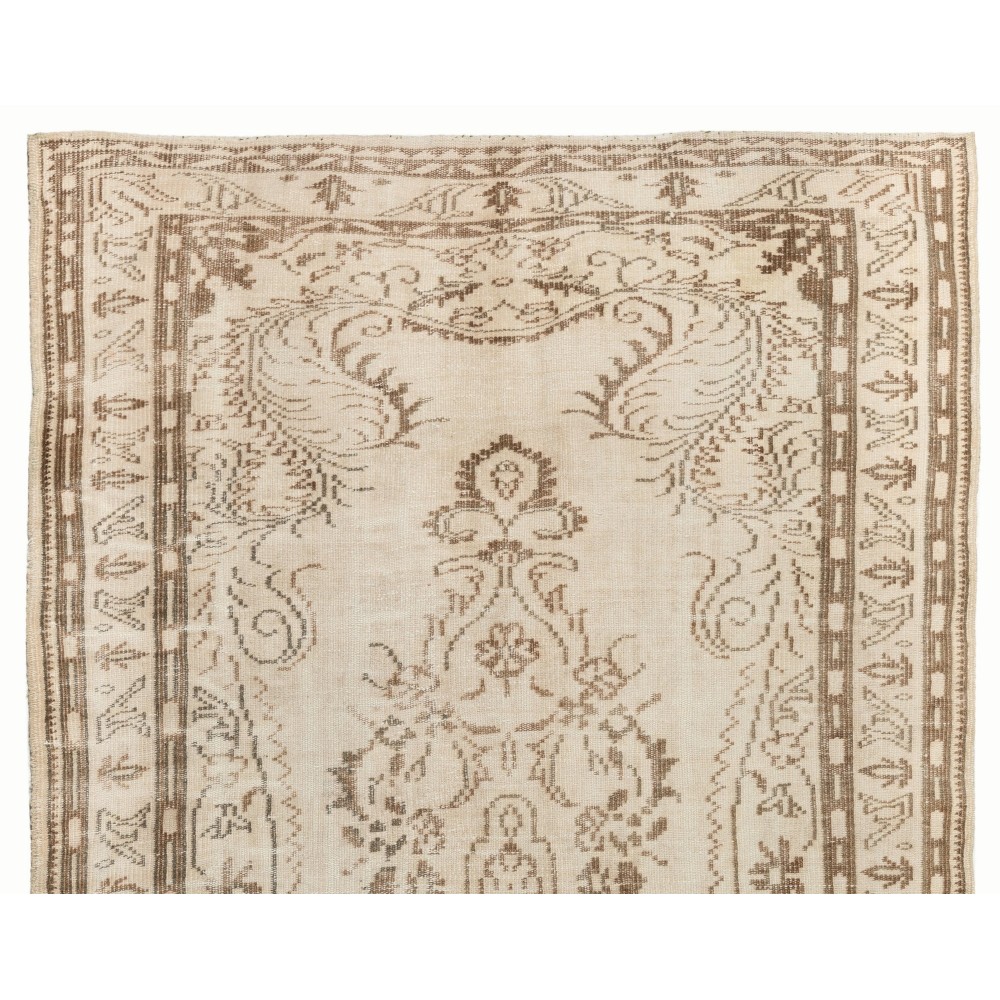 Hand-knotted Vintage Medallion Design Turkish Rug in Neutral Colors Hand-knotted Vintage Medallion Design Turkish Rug in Neutral Colors