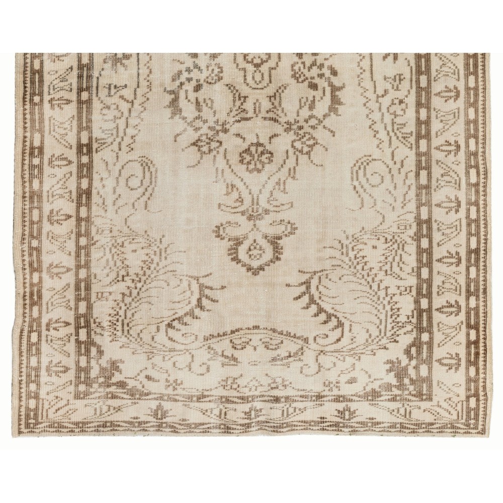 Hand-knotted Vintage Medallion Design Turkish Rug in Neutral Colors Hand-knotted Vintage Medallion Design Turkish Rug in Neutral Colors