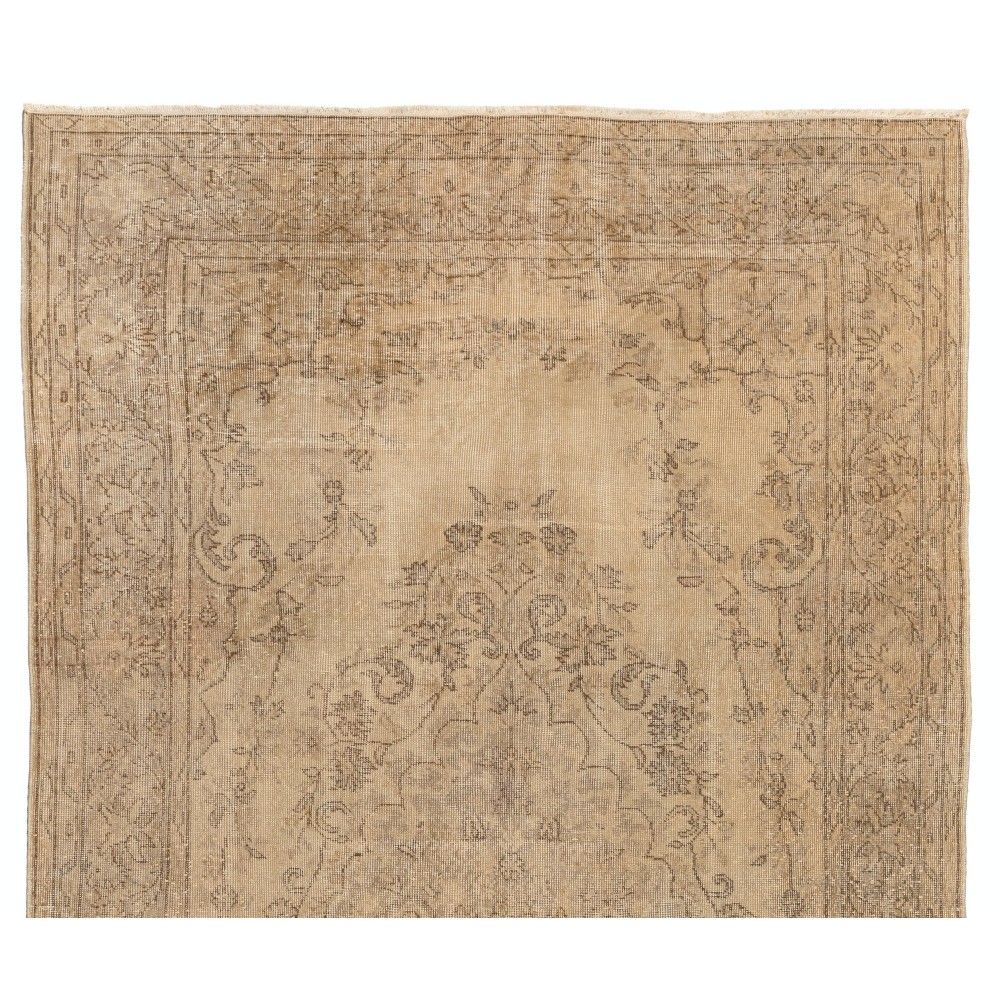 Vintage Medallion Design Hand-Knotted Anatolian Oushak Rug in Soft Colors Vintage Medallion Design Hand-Knotted Anatolian Oushak Rug in Soft Colors