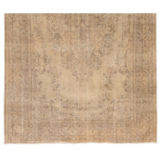 Vintage Medallion Design Hand-Knotted Anatolian Oushak Rug in Soft Colors